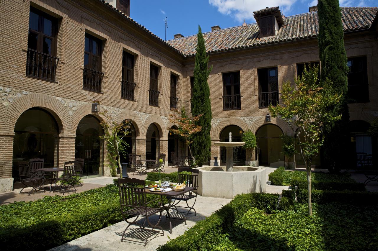 El encanto de Chinchón o Chinchón, donde la historia y la belleza convergen.