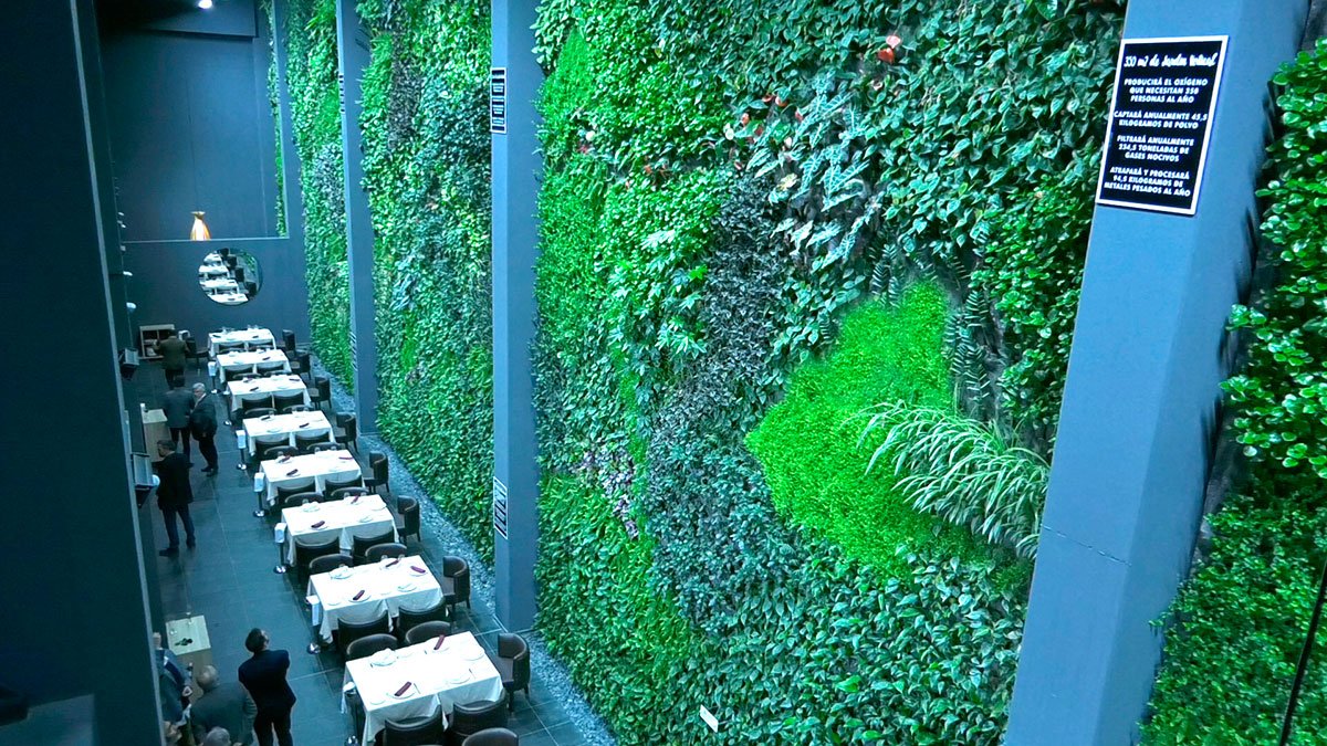 El Jardín Vertical: Naturaleza en el corazón de la ciudad