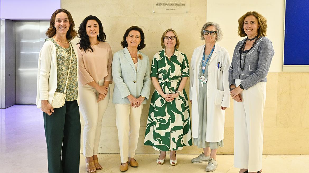 Placa de reconocimiento a la Junta de Damas de Honor por su generosa donación al Hospital Materno-Infantil del Marañón