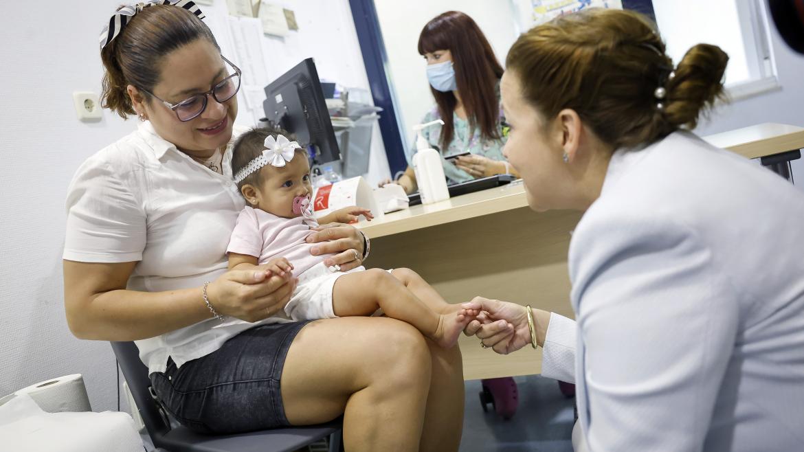 La Comunidad de Madrid inicia la cita previa para vacunar a 50.000 bebés contra la bronquiolitis