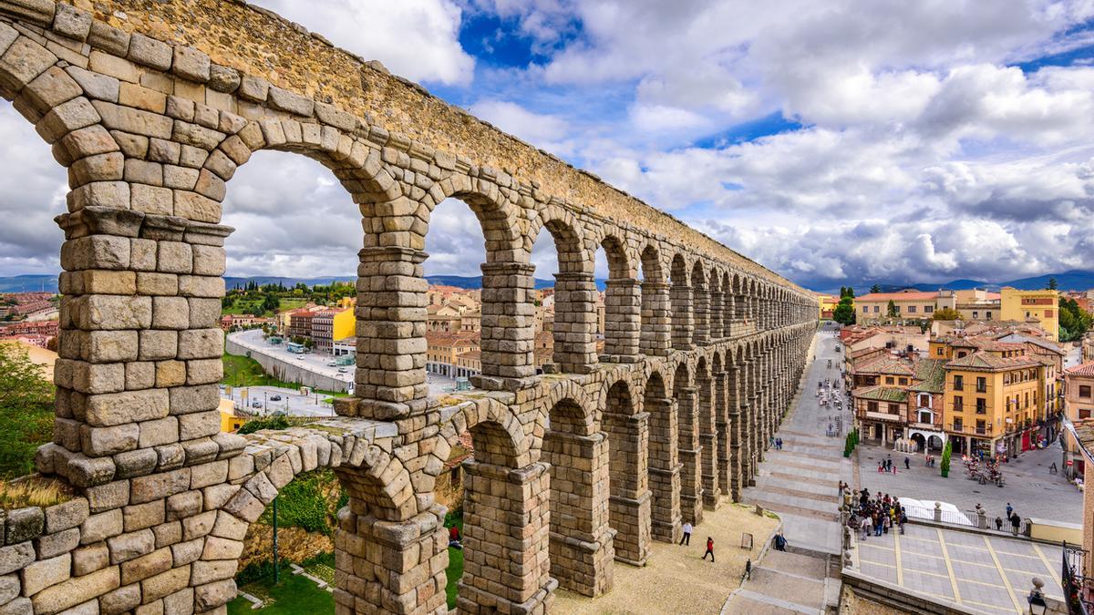 Descubre la belleza del Puente de Segovia en Madrid: historia y curiosidades