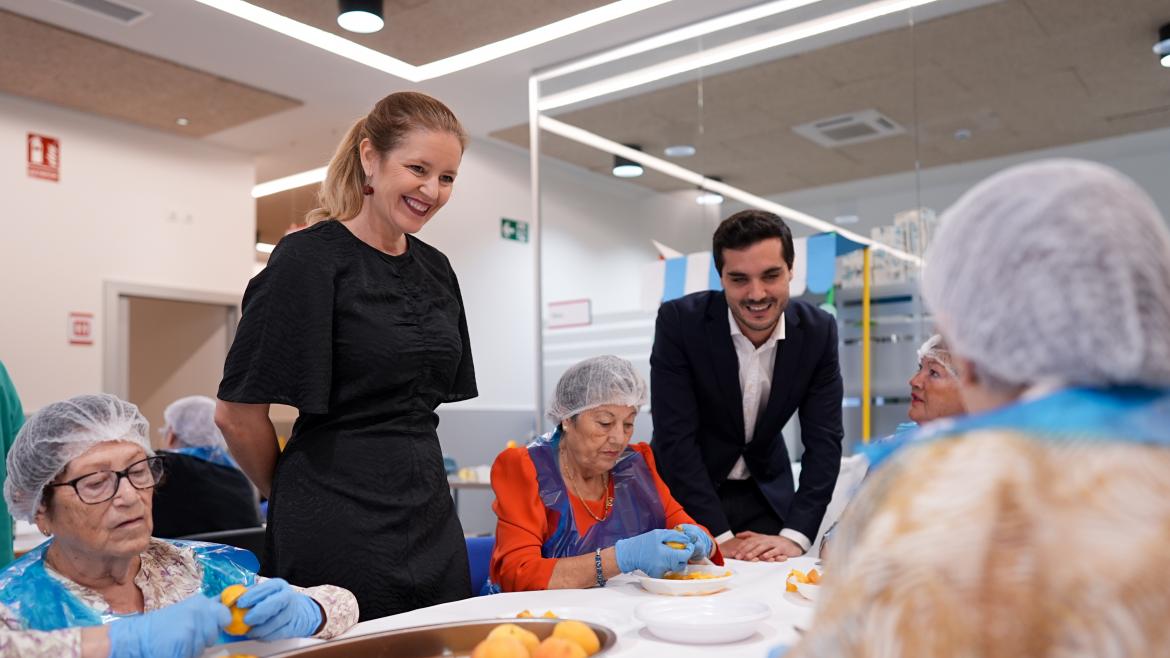 La Comunidad de Madrid amplía su red de Centros de Día para mayores en Torrejón de Ardoz, Getafe y Móstoles
