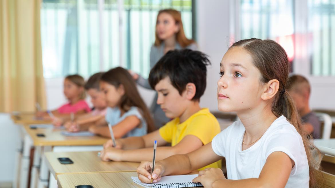 La Comunidad de Madrid potencia el aprendizaje bilingüe en centros educativos con tecnología de vanguardia