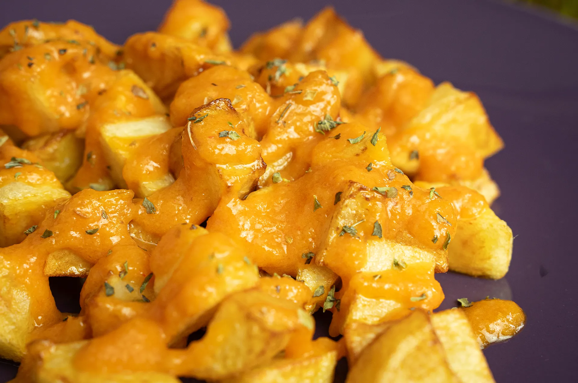 Un toque picante: aprende a preparar la auténtica receta de Patatas bravas