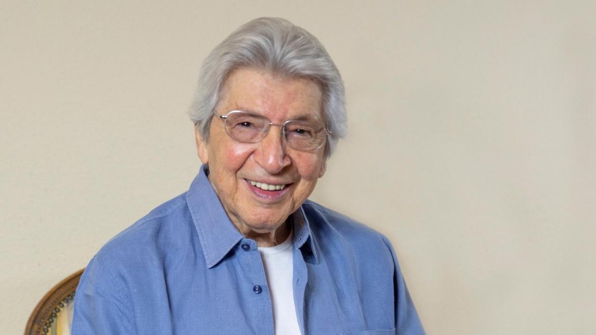 Manuel Alejandro, compositor de canciones inolvidables, recibe la Medalla Internacional de las Artes de la Comunidad de Madrid
