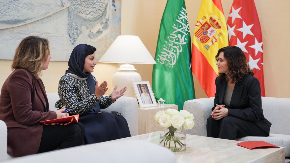 «Díaz Ayuso se reúne con la embajadora de Arabia Saudí para potenciar las relaciones comerciales, económicas y turísticas en Madrid»