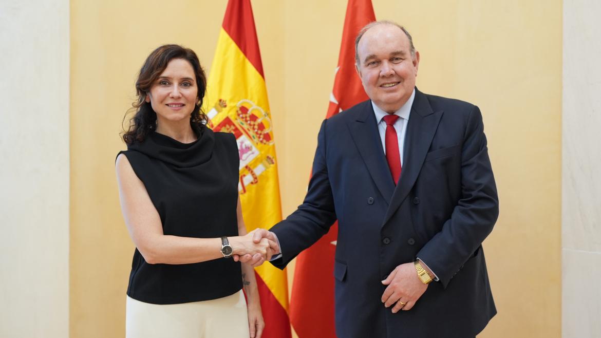 Encuentro en la Real Casa de Correos: Díaz Ayuso y alcalde de Lima fortalecen lazos económicos y culturales