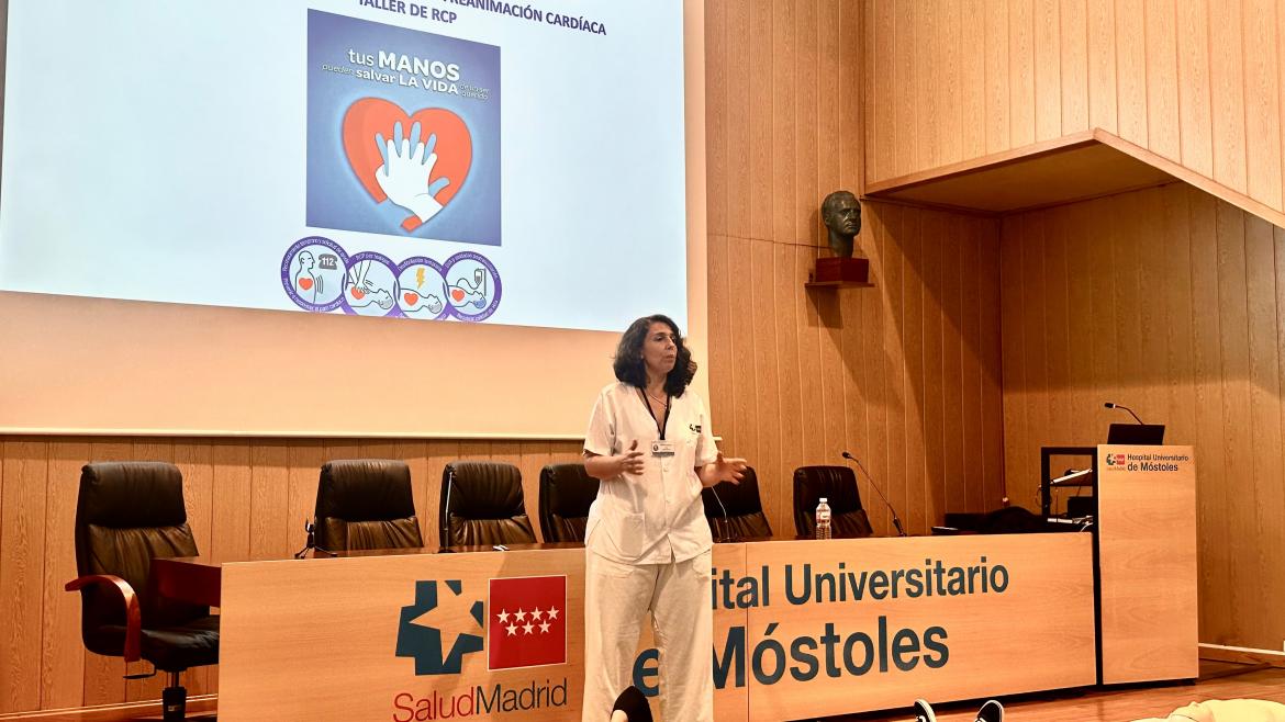 Descubre cómo el Hospital público de Móstoles forma a más de 100 personas en reanimación cardiopulmonar con sus talleres especializados