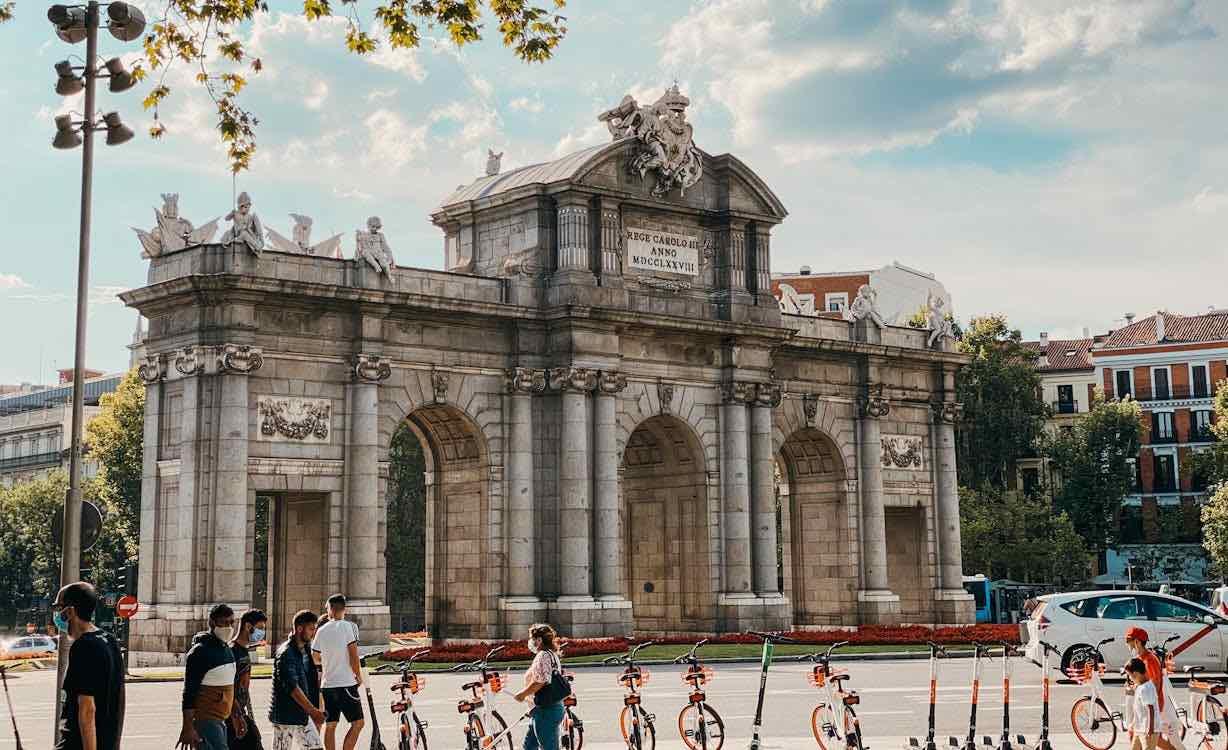 Descubre la historia y belleza de la Puerta de Alcalá en Madrid: un icono de la ciudad