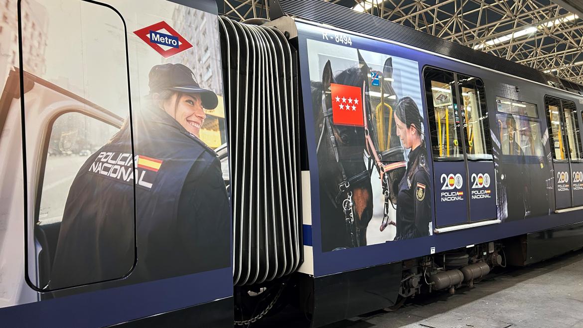 ¡Celebra el 200º aniversario de la Policía Nacional en Madrid con el tren vinilado de la Línea 6 del Metro!