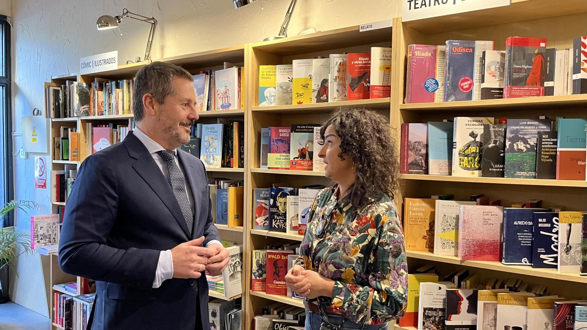 La Comunidad de Madrid revitaliza su catálogo de bibliotecas públicas con libros de 110 librerías locales