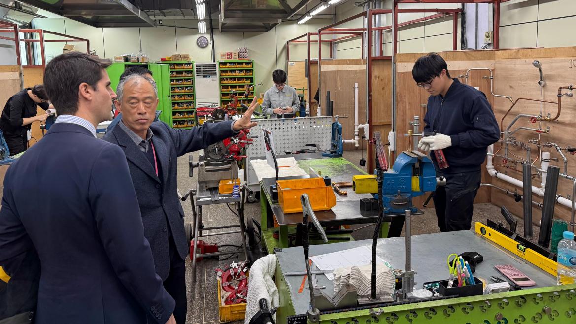 La Comunidad de Madrid promociona en Corea del Sur los Institutos Madrileños de Estudios Avanzados y el programa STEM de vocaciones científicas