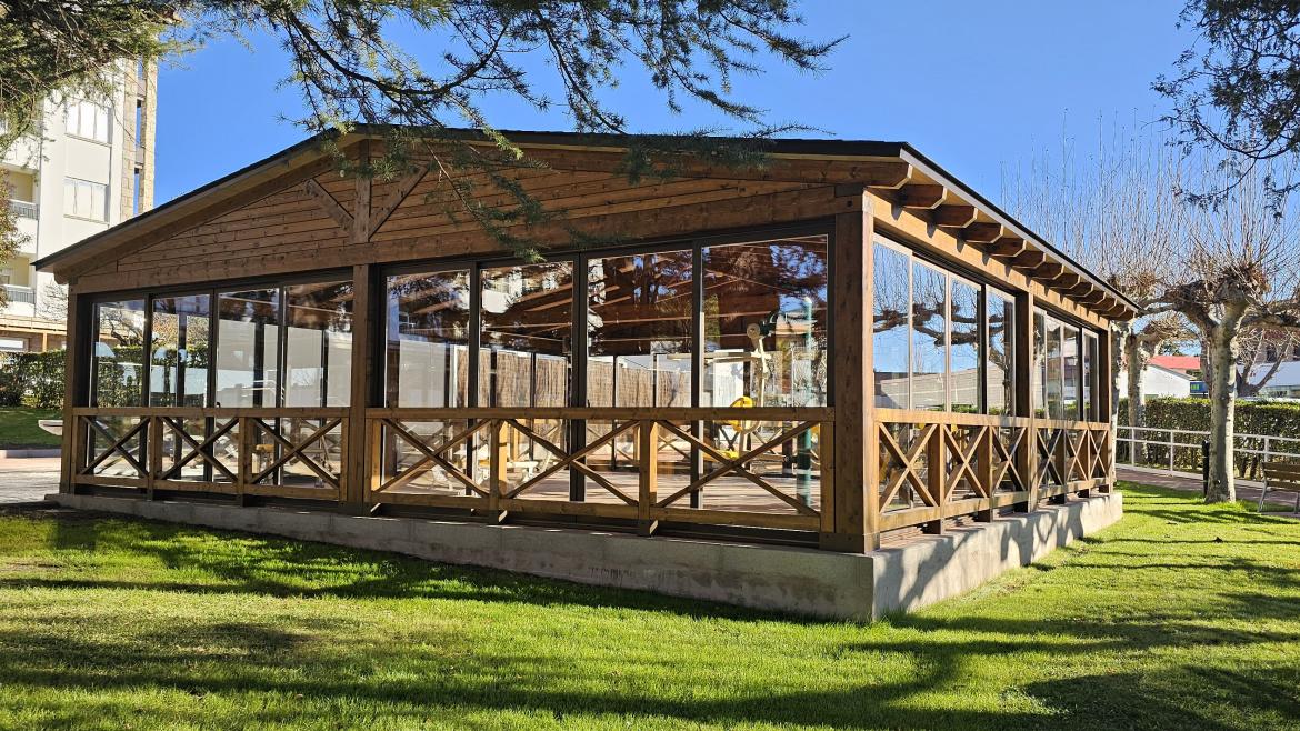 Nuevo gimnasio de rehabilitación al aire libre en el Hospital público Guadarrama