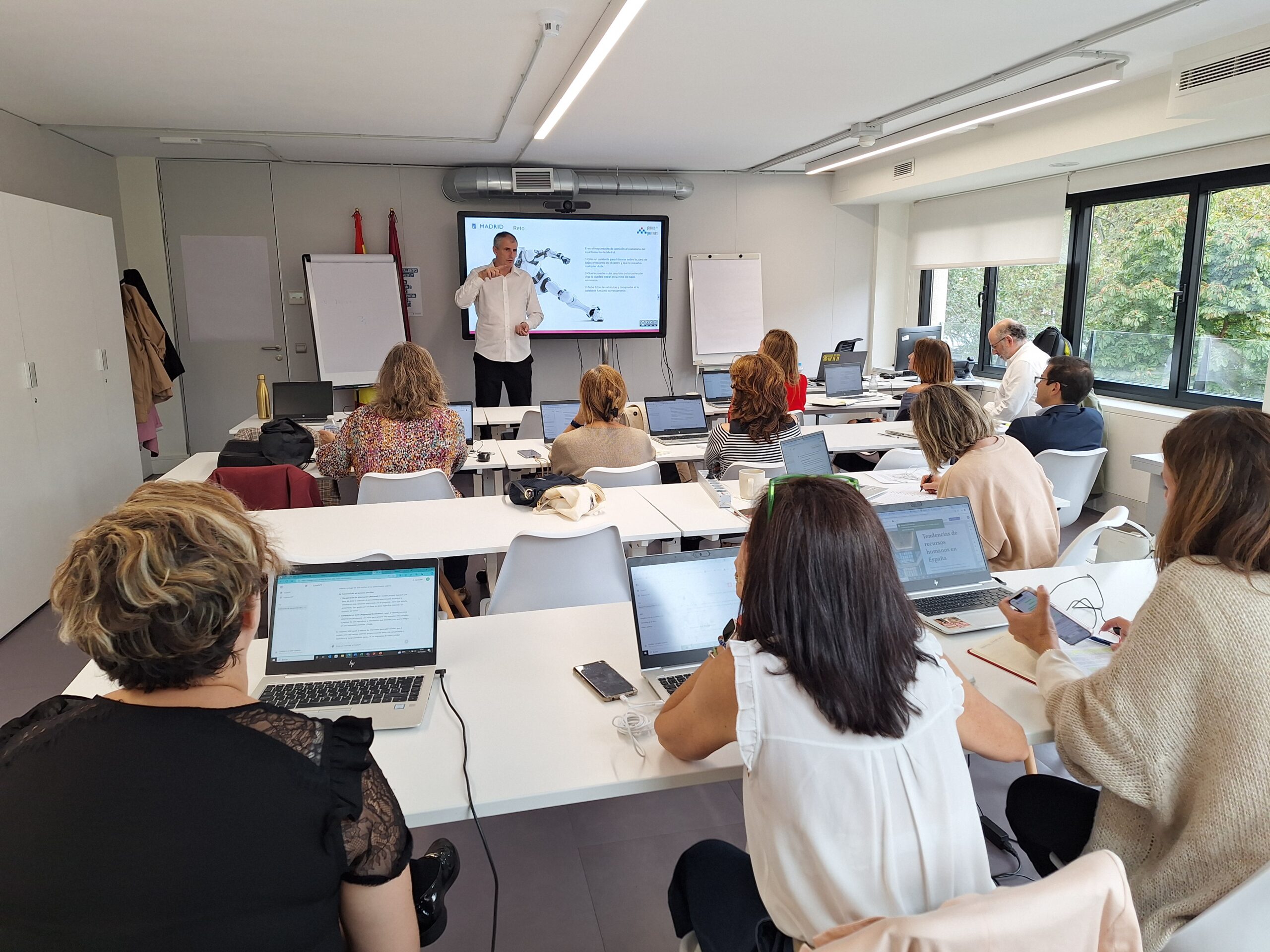 Mejora tus servicios con nuestra formación en accesibilidad para atender a la ciudadanía de manera óptima