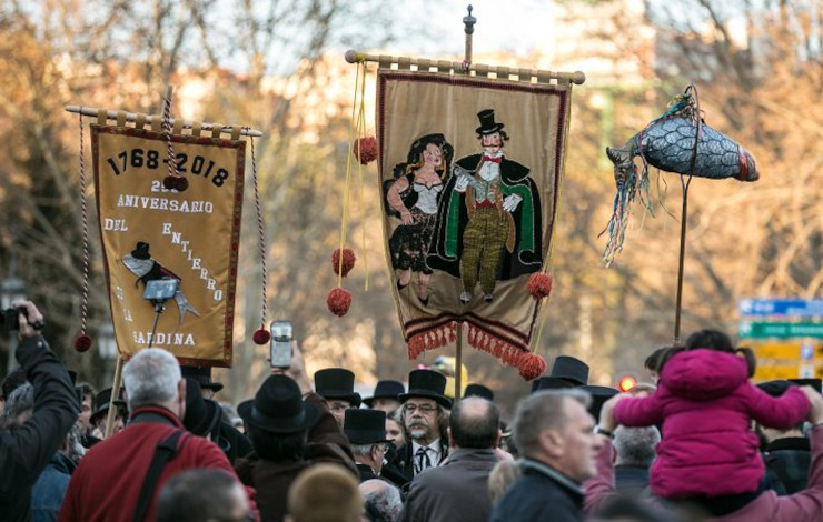 Descubre la magia del Carnaval en los Mercados Municipales: ¡Vívelo en primera persona!
