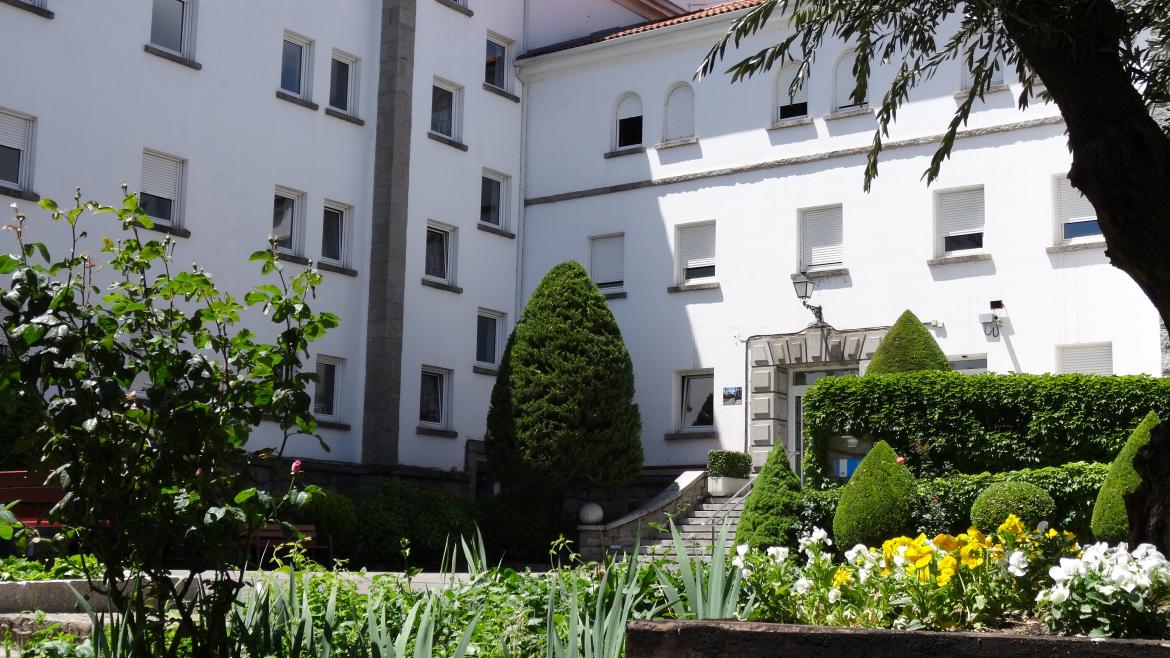 Descubre cómo el Hospital público Guadarrama ayuda a 150 pacientes con patologías neurológicas cada año en su Unidad de Logopedia
