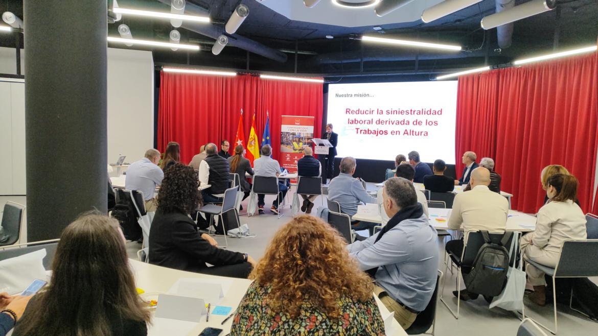 Workshop de innovación del IRSST para mejorar la seguridad en trabajos en altura: ¡Descubre las últimas tendencias!